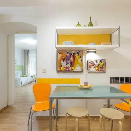 Appartement Schones 2-zimmer-apartment In Kollwitzplatz-nahe Berlin