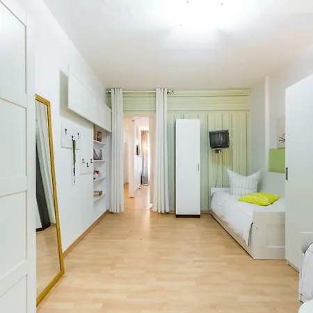 Schones 2-zimmer-apartment In Kollwitzplatz-nahe Appartement