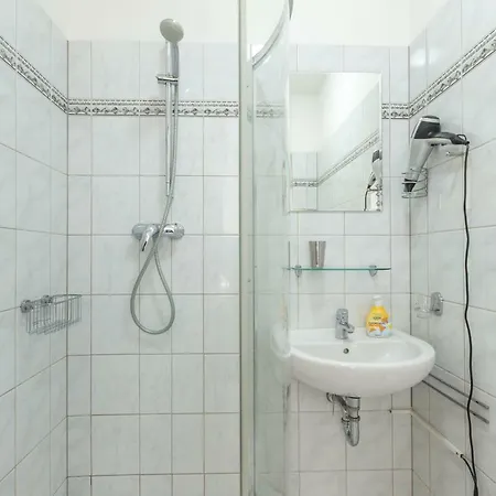 Schones 2-zimmer-apartment In Kollwitzplatz-nahe * Berlim